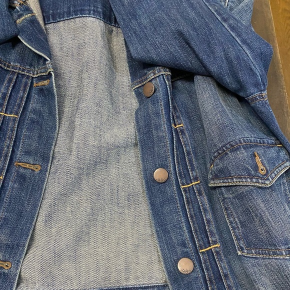 GAP Jean jacket. Size small. - Picture 2 of 6